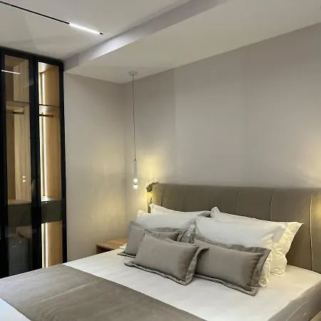 Adria Loft *
